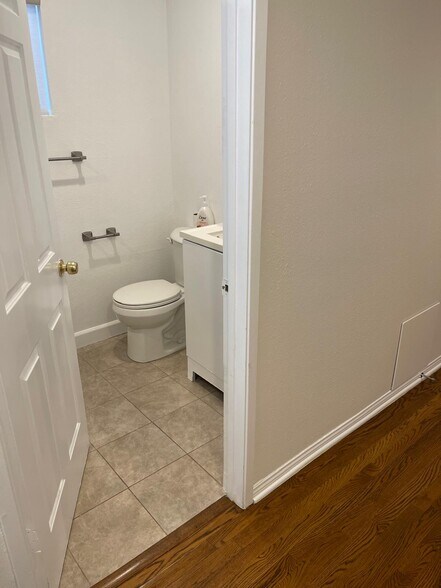 Building Photo - 12244 Magnolia Blvd