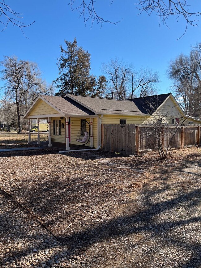 Building Photo - Cozy Cottage in Central Longmont