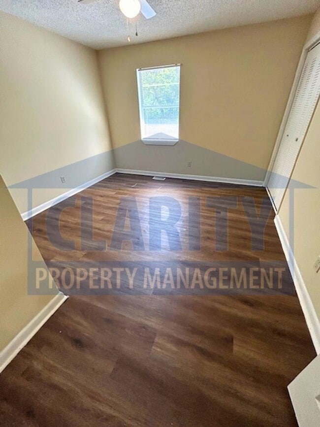 Building Photo - Two bedroom apt near Cleveland State!