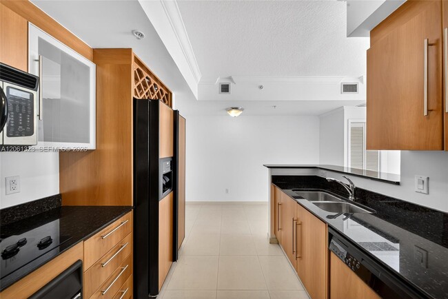 Building Photo - 325 S Biscayne Blvd