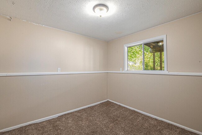 Building Photo - 4434 E Willoughby Rd