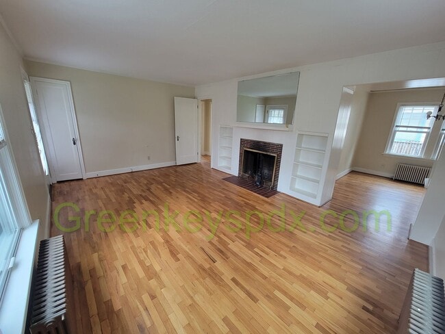 Building Photo - Beautiful 2 Bedroom 1 Bath House with Atta...