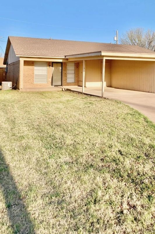 Primary Photo - 725 Chaparral Cir