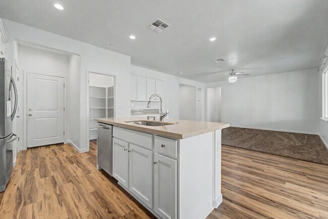 Building Photo - 1469 Dunwoody Dr