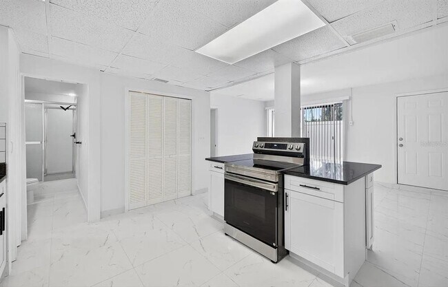 Building Photo - 5519 1/2 Gulfport Blvd S