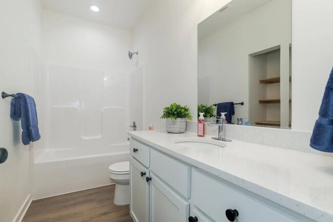 Building Photo - 5314-5316 Pinecrest