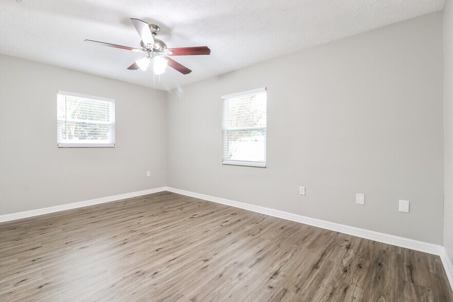 Building Photo - 3014 N Pineway Dr