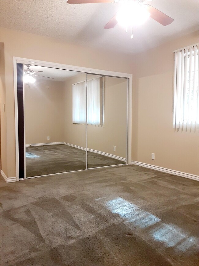 Building Photo - 14332 Riverside Dr