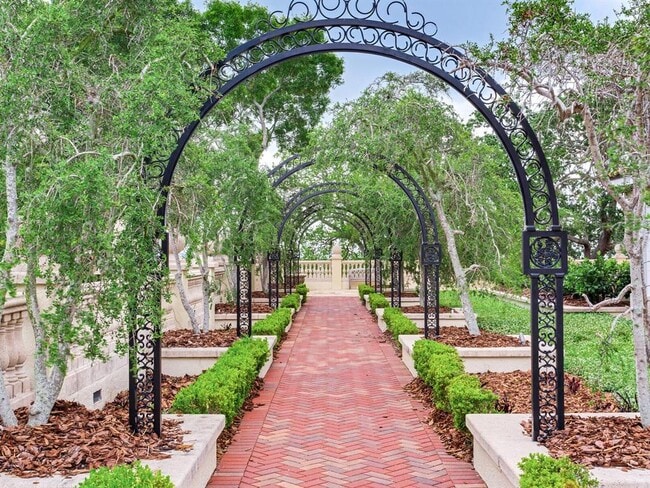 Building Photo - 4201 Bayshore Blvd