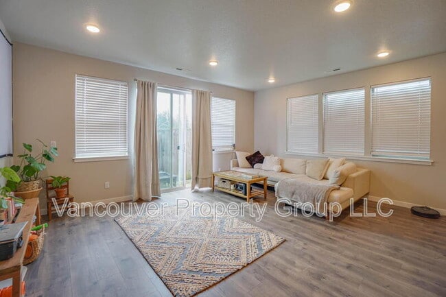 Building Photo - 4325 NE 87th St