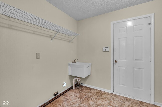 Building Photo - 10187 Hatherley Way