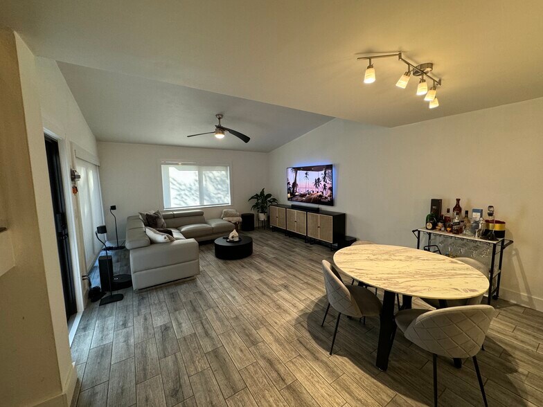 Building Photo - 1250 NW 122nd Ter