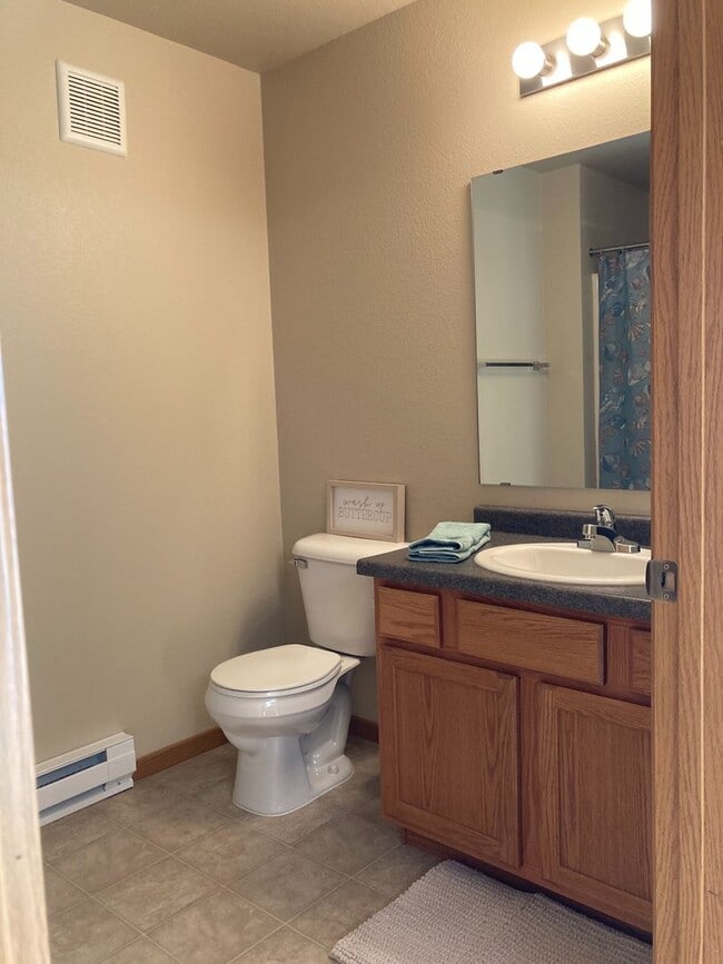 Building Photo - 1 Bedroom Apartment in North Bismarck near BSC with Elevator, W/D and Underground Parking!