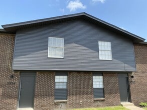 Building Photo - 1912 Dave Ward Dr