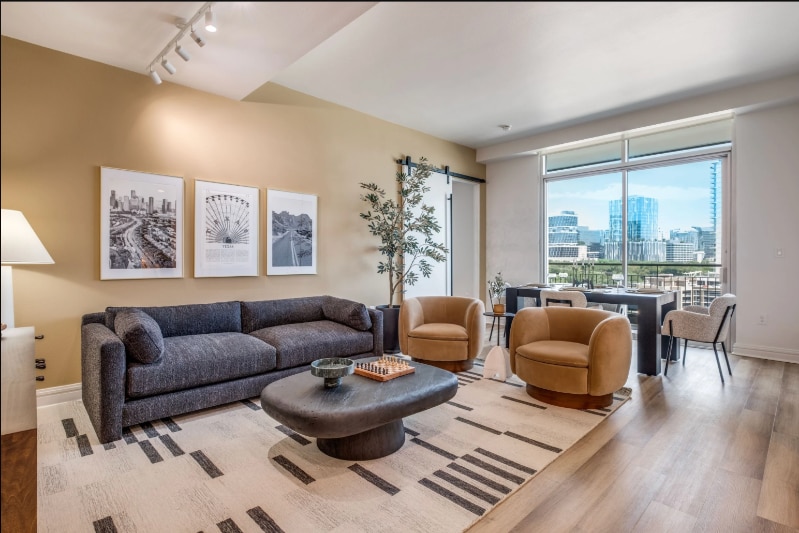 Building Photo - 1100 Oak Lawn Ave