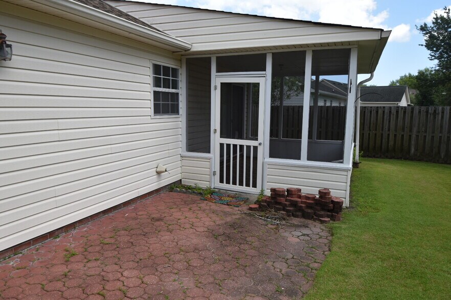 Building Photo - 4824 Weybridge Ln