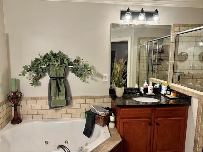 Building Photo - 2249 Ewell Park Dr NW