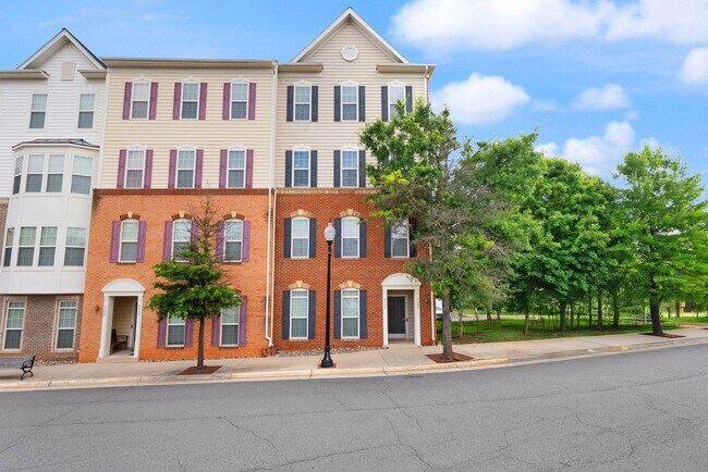 Primary Photo - 9502 Lee Ct