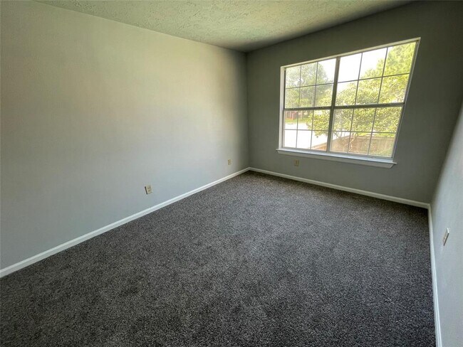 Building Photo - 14803 Silver Knight Ct