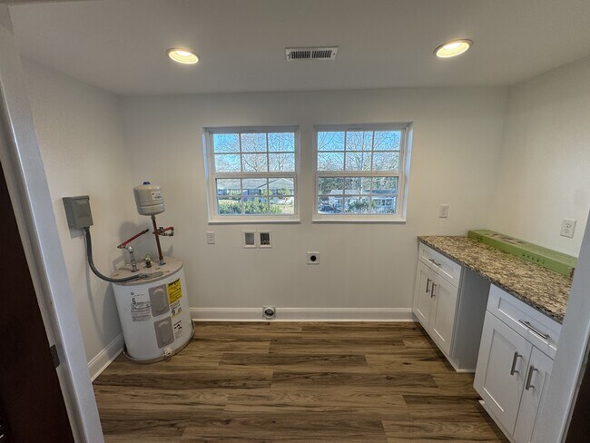 Building Photo - 3895 Azalean Dr