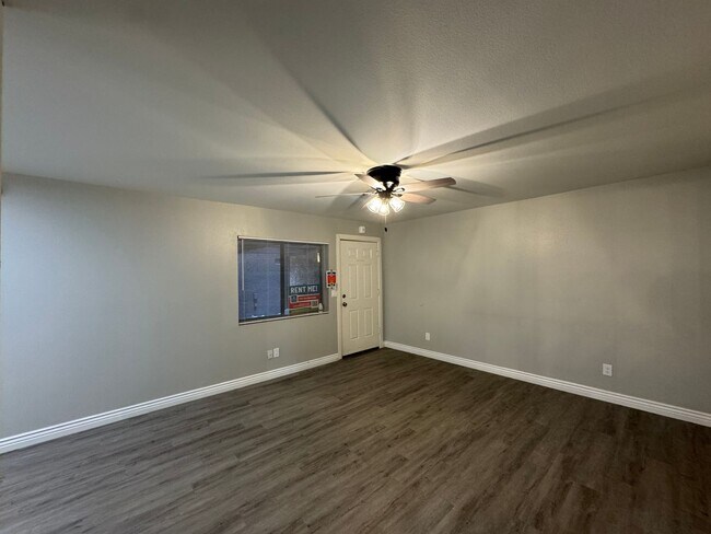 Building Photo - 2 Bedroom in the El Tovar Condominiums Nea...