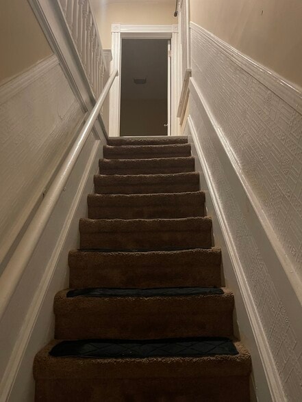 Building Photo - 684 Bennett St