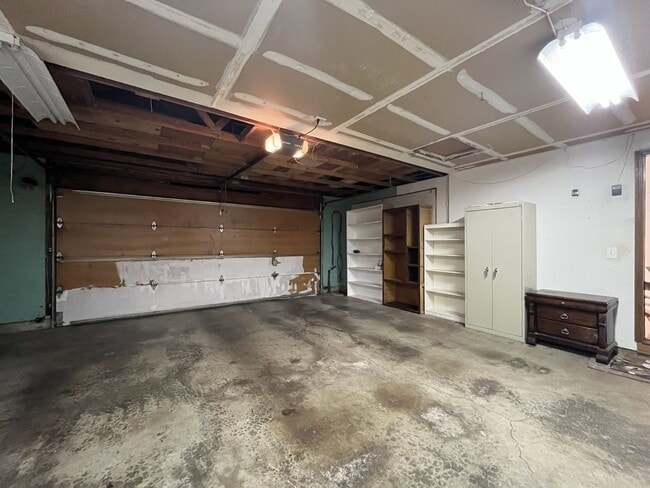 Building Photo - 4825 SW Marigold St