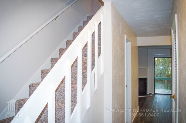 Building Photo - Townhome off Meridian Road With Fireplace!