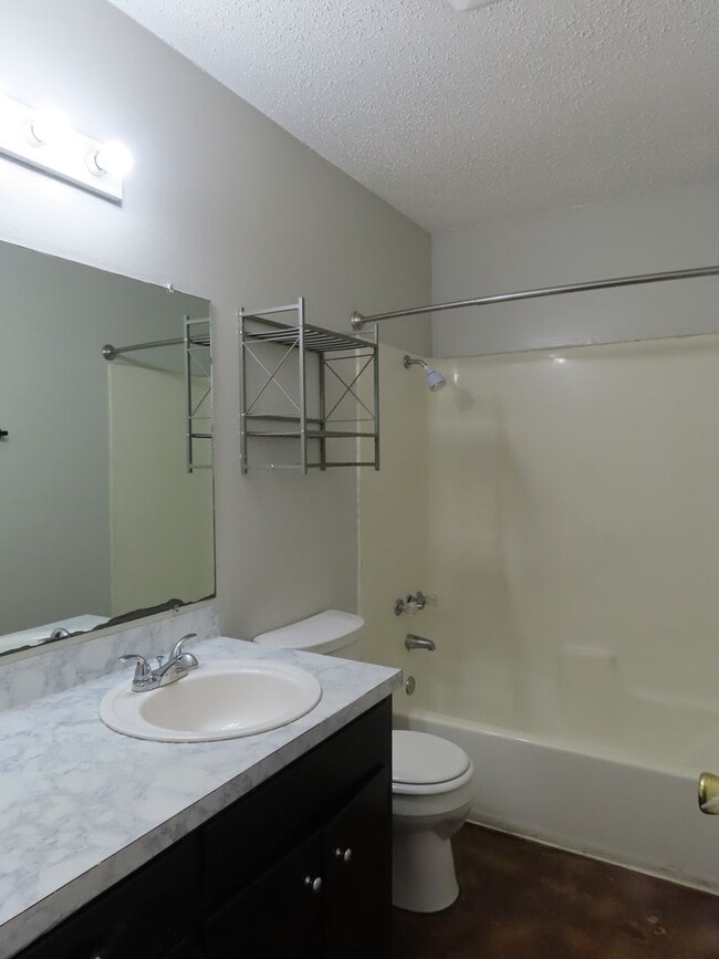 Building Photo - Cozy 2 Bedroom 1 Bath in Whitehouse