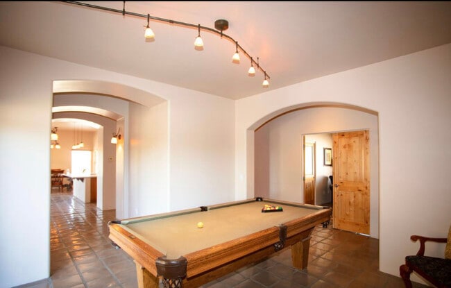 Building Photo - 19725 W Meadowbrook Ave