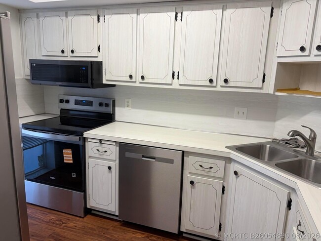 Building Photo - 1200 SW 12th Ct