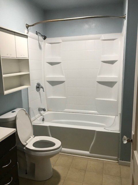 Building Photo - 208 B St