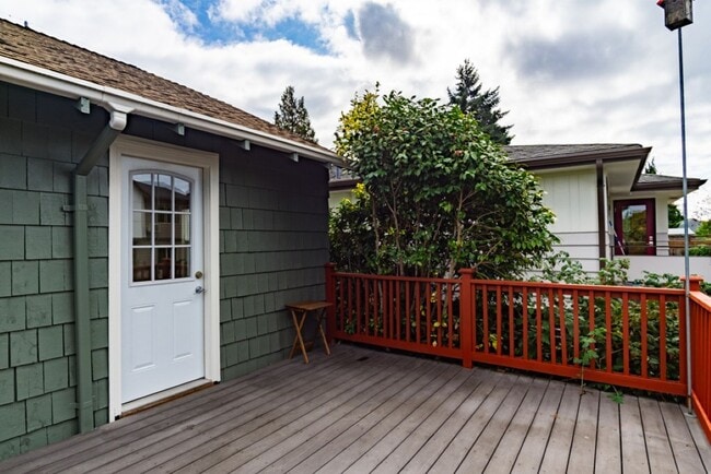 Building Photo - 2Bd/1Ba Seattle House