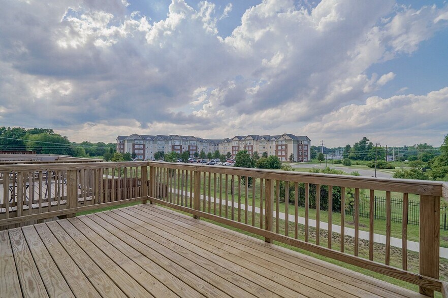 Building Photo - 1413 Kerr Dr