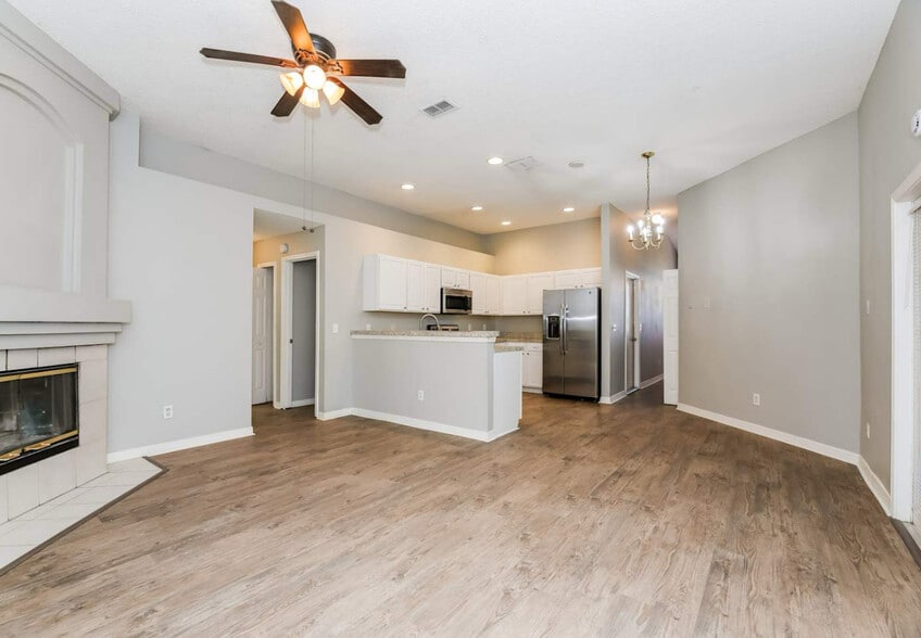 Building Photo - 4592 Misty Dawn Ct N