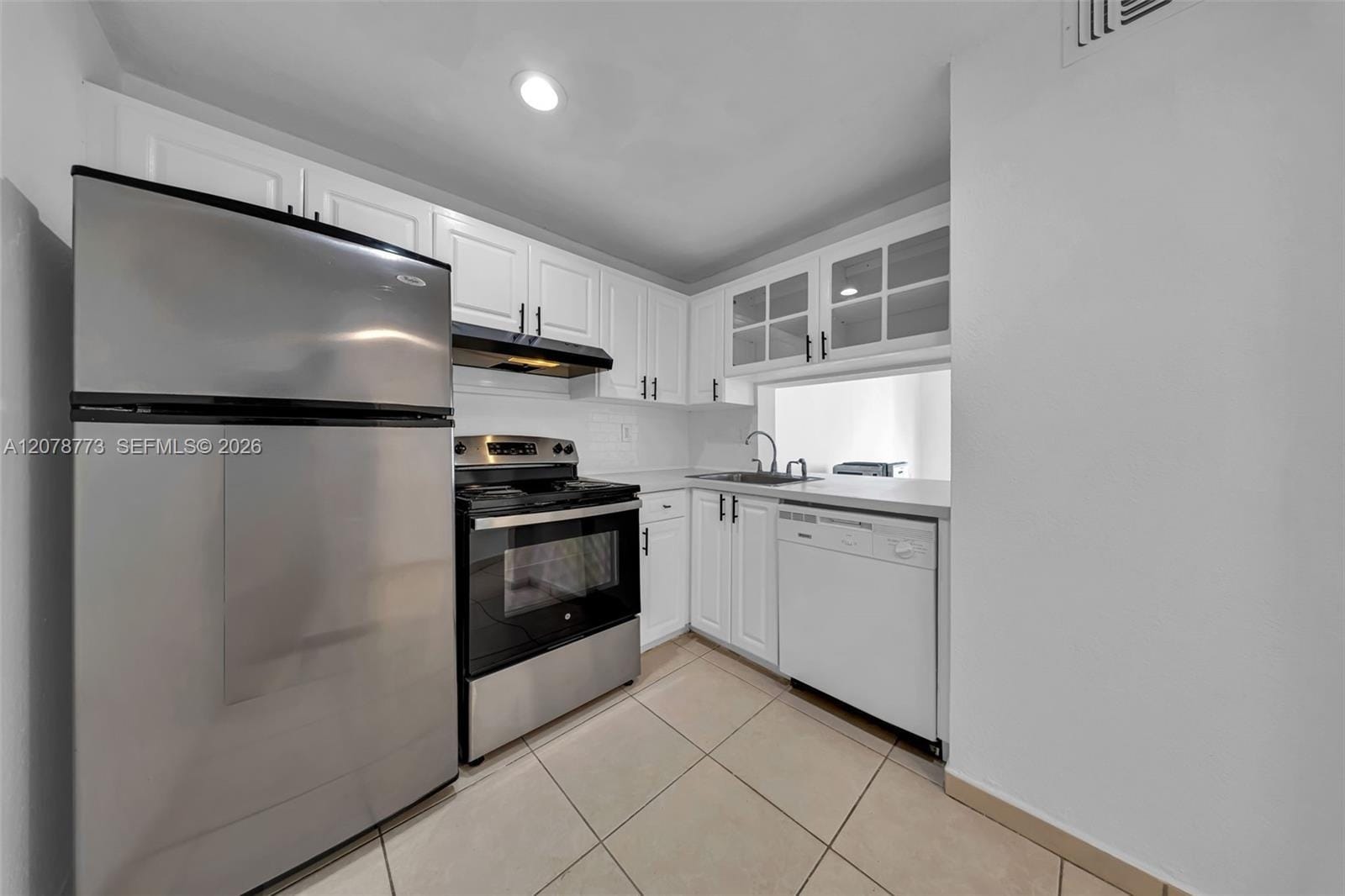 Building Photo - 9360 Fontainebleau Blvd