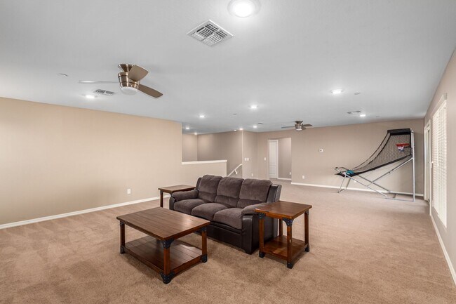 Building Photo - Rare opportunity to lease a house of this ...