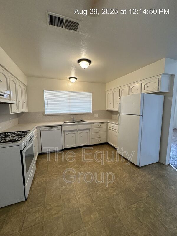 Building Photo - 1320 W Vassar Ave