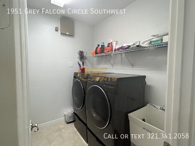Building Photo - 1951 Grey Falcon Cir SW