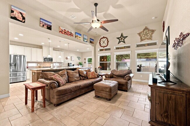 Building Photo - 8951 Highland Dawn