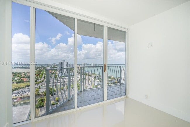 Building Photo - 7601 E Treasure Dr