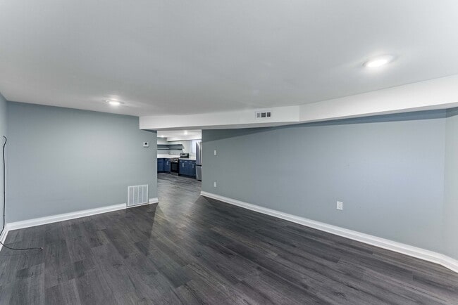 Building Photo - 1121 N Leclaire Ave