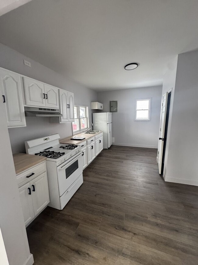 Building Photo - Welcome to this spacious 3-bedroom, 1-bathroom home located in the heart of Washington Courthouse...