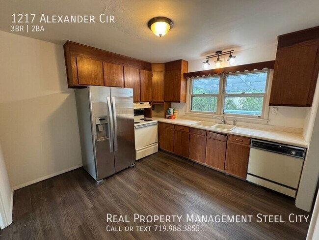 Building Photo - 1217 Alexander Cir