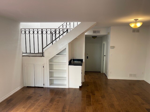Stairs - 1416 S Barrington Ave