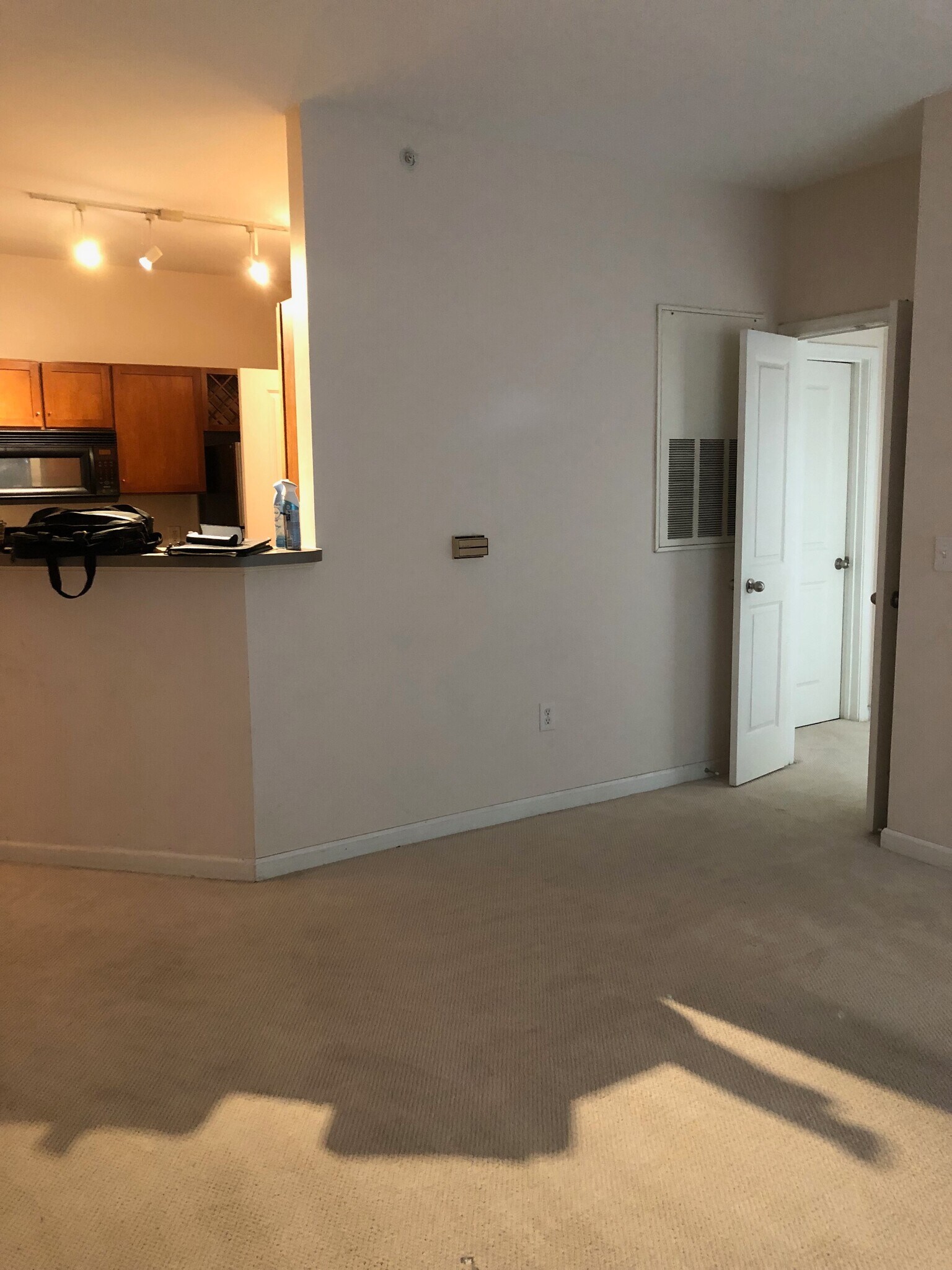 Building Photo - 765 Walker Sq