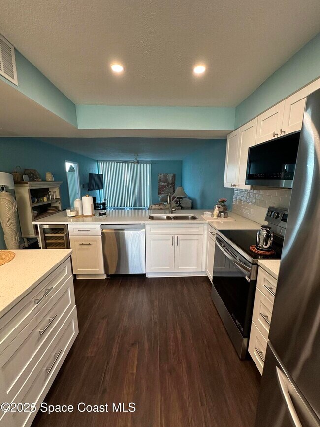 Building Photo - 2225 Jimmy Buffett Mem Hwy