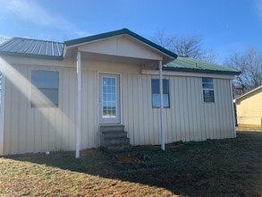 Building Photo - 107 Drive 980