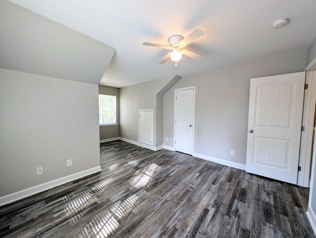 Building Photo - 830 N Taylor St