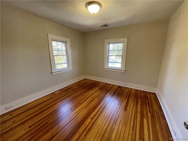 Building Photo - 7 Bonnie Brae Ave